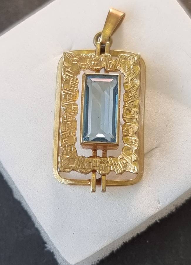 `ELECTRICK BLUE TOPAZ`  Set in a 9CT Yellow Gold Pendant (Genuine Gold)