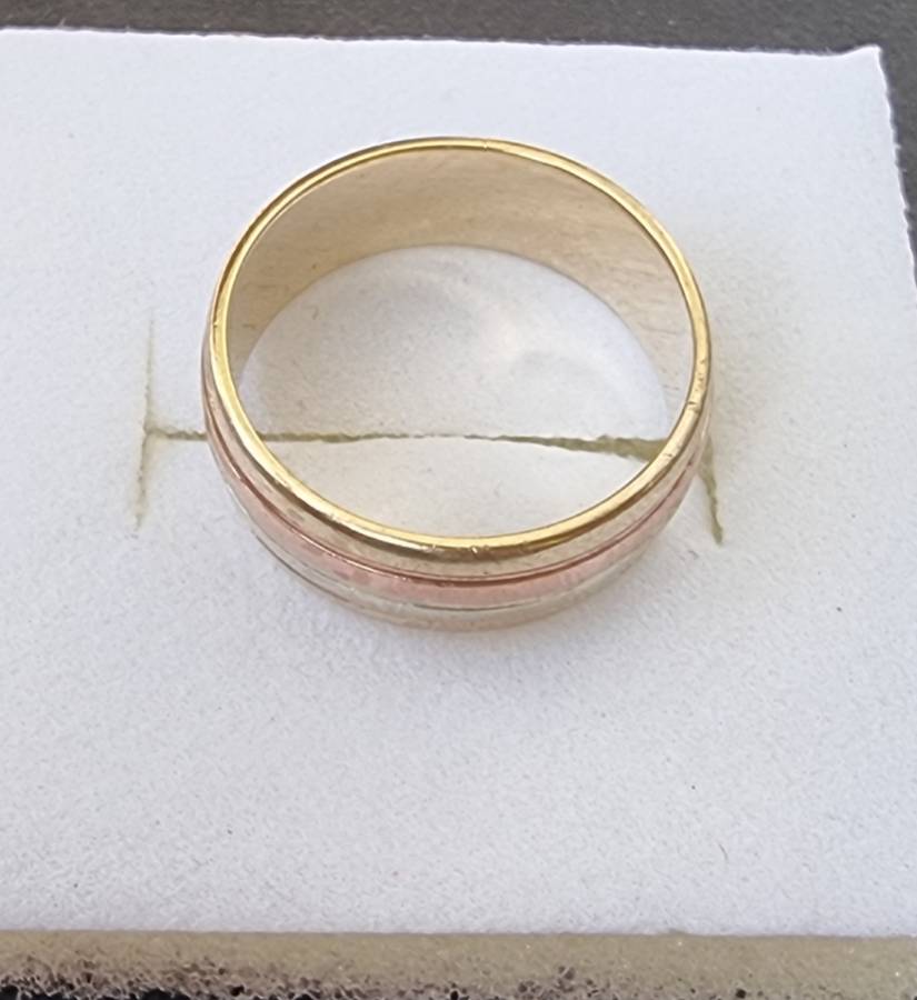`TRIPPLE TONE` 9CT Yellow, Rose and White Gold Fashion Ring. ( Genuine Gold)