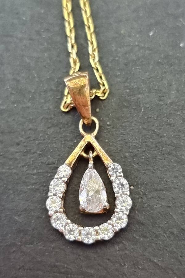 `RAIN DROP` 9CT Yellow Gold Chain and Pendant. CZ ( Genuine Gold)
