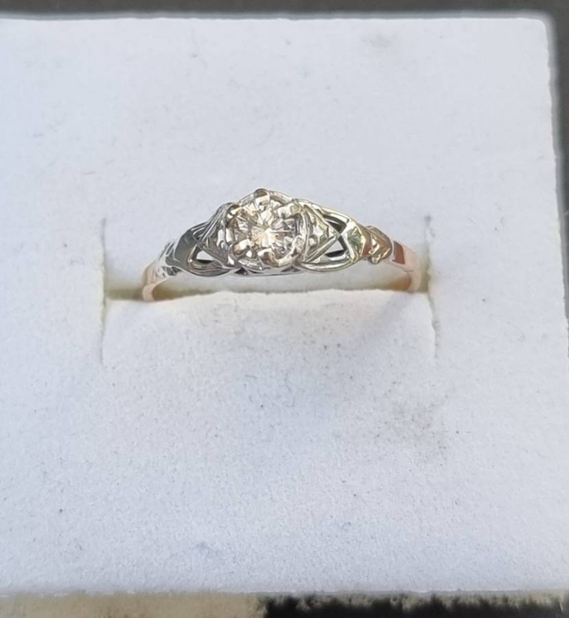 `ANTIQUE` 0.32 Carat Natural Diamond Set in Platinum and Yellow Gold. ( Genuine Gold )