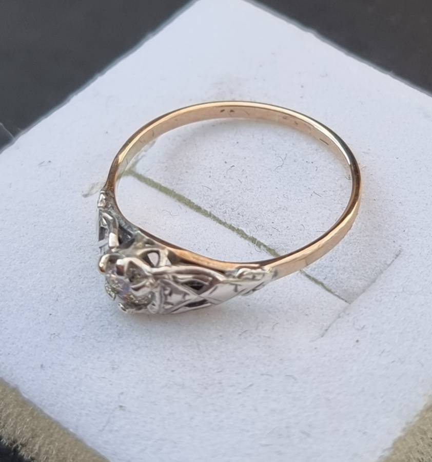 `ANTIQUE` 0.32 Carat Natural Diamond Set in Platinum and Yellow Gold. ( Genuine Gold )