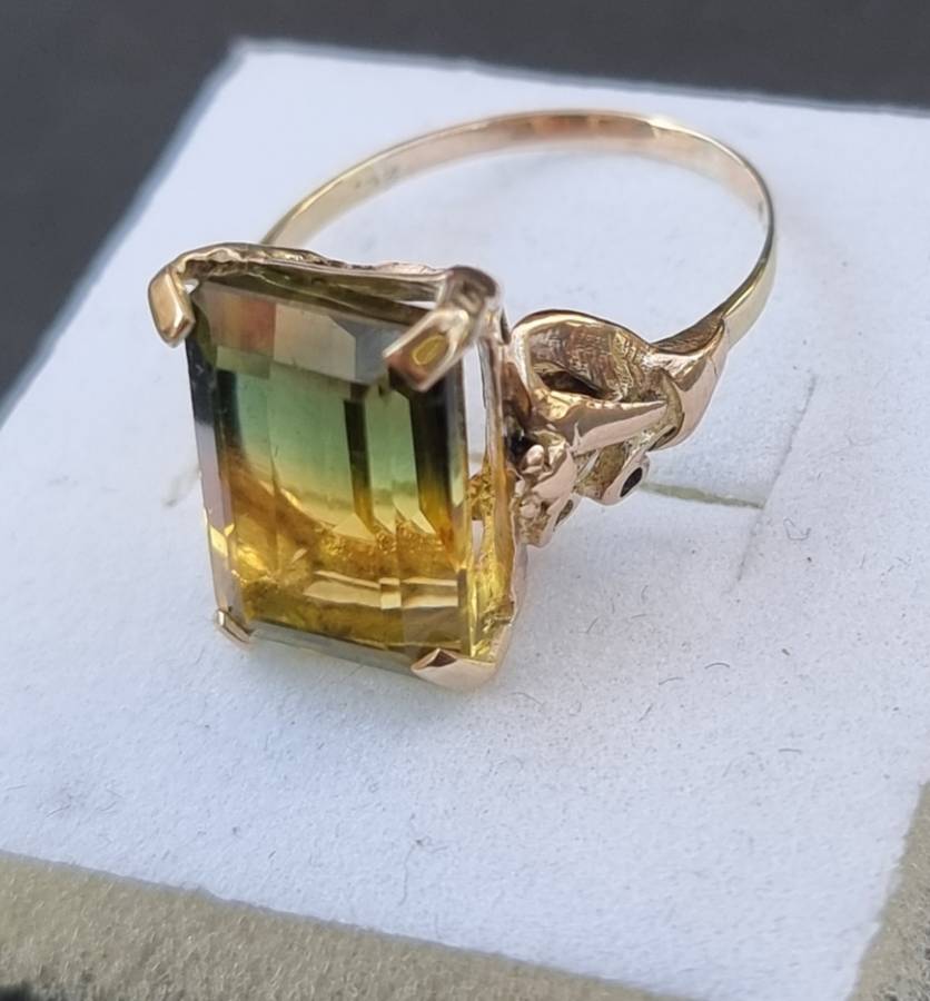 ` NATURAL Bi-Colored Tourmaline` Set in a `VINTAGE` 9CT Yellow Gold Ring. (Genuine Gold)