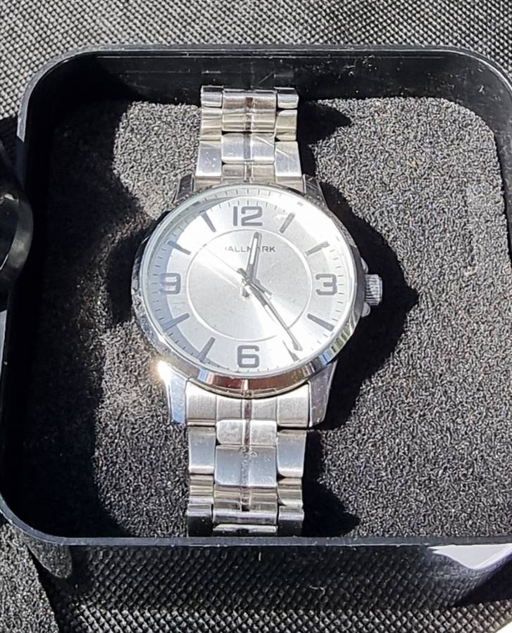 Hallmark Gents Silver Bracelet White Dial Watch
