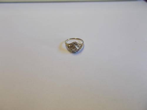 9CT GOLD RING WITH 17 DIAMONDS WEIGHT IS 2.6 GRAMS