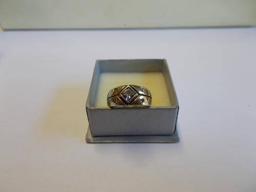 9CT WHITE AND YELLOW GOLD RING WITH 1.25CT REAL TANZANITE AND 4 DIAMONDS