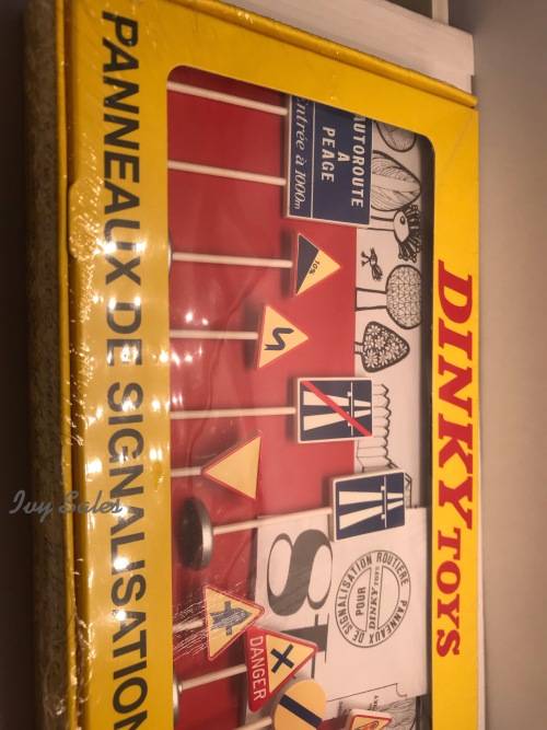 Atlas Edition Set - DINKY TOYS 593 'ROAD SIGNS/PANNEAUX DE SIGNALISATION