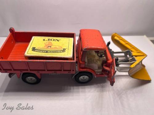DINKY TOYS #438 - FORD D 800 TIPPER TRUCK WITH SNOWPLOW
