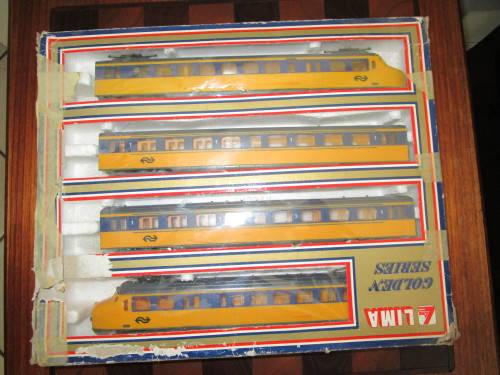 Nine LIMA model trains (two locomotives and seven cars sold as one package + 20 tracks)