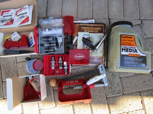 Lee reloading set, with primers and tumbler media