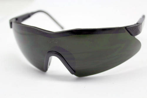 45 units up for grabs with FREE!!! combined shipping! EMMET green safety glasses.