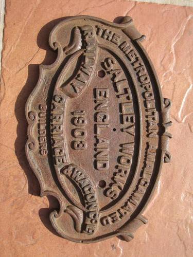 CAST IRON MAKERS PLATE THE METROPOLITAN AMALGAMATED RAILWAY CARRIAGE & WAGON Co