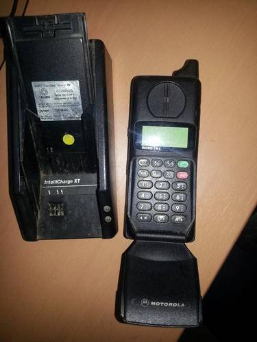 Vintage Cellphone Collectors Item - Motorolla Micro Tac 7500