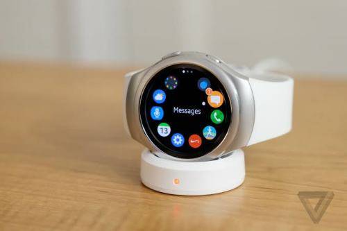 CRAZZZY BARGAIN FOR TODAY ONLY !!!! SAMSUNG GEAR S2 BRAND-NEW WITH WIRELESS CHARGING PAD!!!