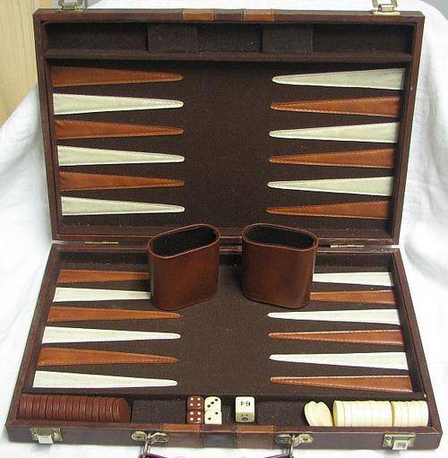 BACKGAMMON IN A LEATHERETTE CASE