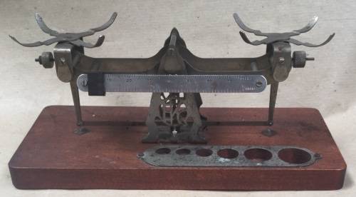 Kodak Studio Scale...Eastman Kodak Company..the beam balances perfectly.....needs accessories