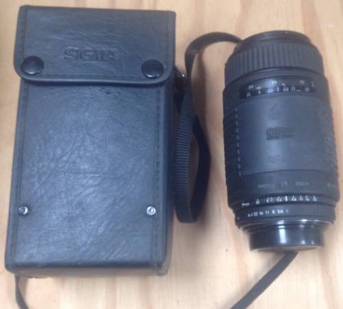 Sigma Auto Focus Zoom in case with lens caps and sun hood