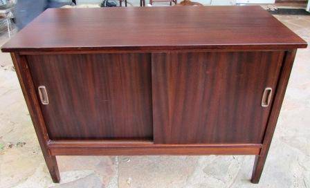 Retro Sapele mahogany cupboard with shelf inside & two sliding doors. Approx. 1.0 L x 46 D x 74 cm H