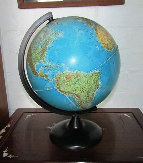Globe Atlas of the World. Rotating Desk Top. Condition Good. Vintage App. H 37 x L 27 cms