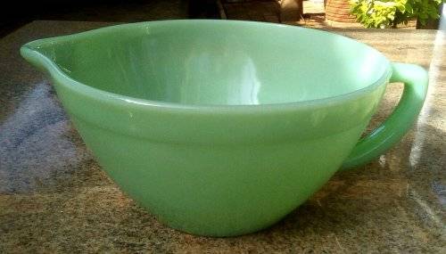 Jadeite Milk Glass  Fireking green USA mixing bowl / jug with pouring spout / tip L 24 x H 10 cms