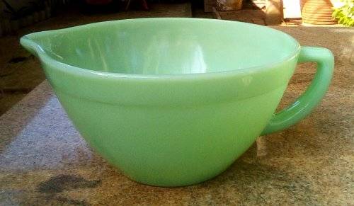 Jadeite Milk Glass  Fireking green USA mixing bowl / jug with pouring spout / tip L 24 x H 10 cms