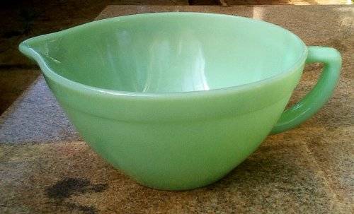 Jadeite Milk Glass  Fireking green USA mixing bowl / jug with pouring spout / tip L 24 x H 10 cms