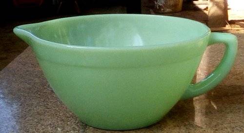 Jadeite Milk Glass  Fireking green USA mixing bowl / jug with pouring spout / tip L 24 x H 10 cms