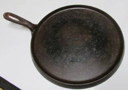 Retro cast iron pan. Approx. 38cml x 28d