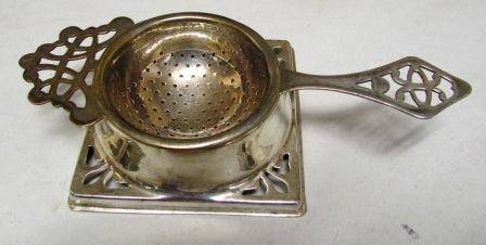 Retro EPNS tea strainer & stand .(N.B. age appropriate loss of EPNS)