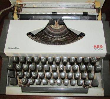 Retro AEG Olympia travellers typewriter in case. Circa 1972. Approx. 31cm x 32 x 8.5h