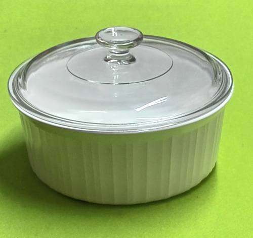 Corningware `French White` lidded F-1-B 2.5 liter USA app. D22 X H13 high