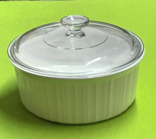 Corningware `French White` lidded F-1-B 2.5 liter USA app. D22 X H13 high