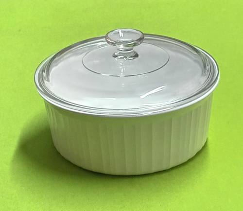 Corningware `French White` lidded F-1-B 2.5 liter USA app. D22 X H13 high
