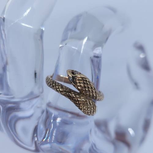 9ct Yellow gold snake ring with diamond and emerald eyes