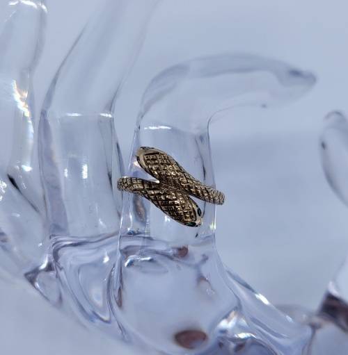 9ct Yellow gold snake ring with diamond and emerald eyes