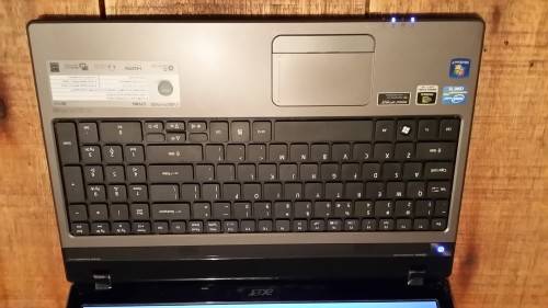 *Mint Condition* Acer Aspire 5750g, i5 2.4GHz, 4Gb Ram 500Gb Hdd, Nvidia Graphix