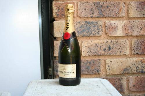 Moet & Chandon Champagne 750ml