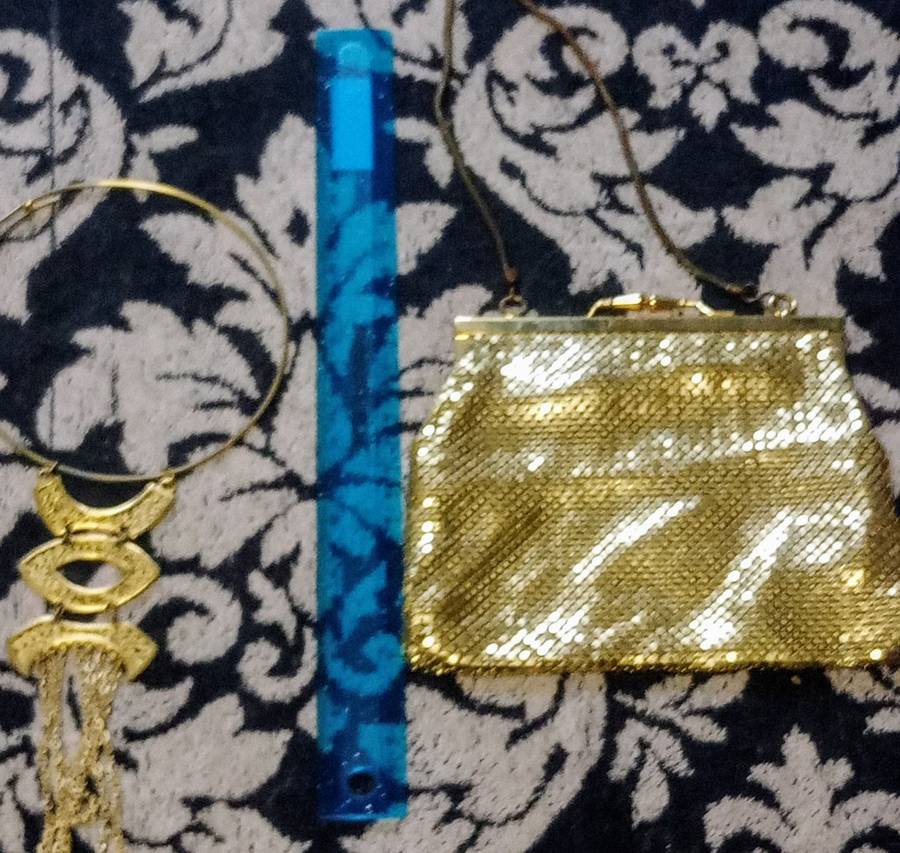 Beautiful Golden Colour Neck Choker with Golden Colour Clutch Bag (Chain Rusted)