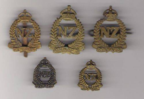 WW II NEW ZEALAND CAP BADGES x 3 DIFERENT & COLLARS
