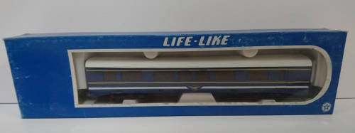 18003 Life-Like Blue Train passenger coach - HO scale