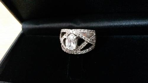 VINTAGE SOLID STERLING SILVER RING SET WITH BEAUTIFUL GEMS