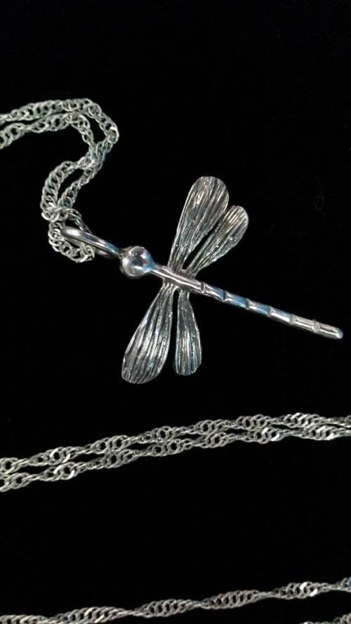 STERLING SILVER NECKLACE PLUS DRAGONFLY PENDANT.
