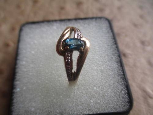 STUNNING SAPPHIRE @ DIAMOND RING IN SOLID GOLD