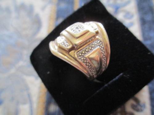 STUNNING LARGE  9 CT WHITE AND YELLOW GOLD RING  5.2 GRAMS SOLID GOLD