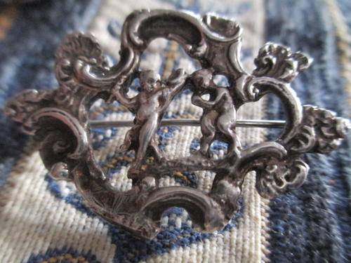 ANTIQUE STERLING SILVER BROOCH FROM THE 1800's. 7.5 GRAMS