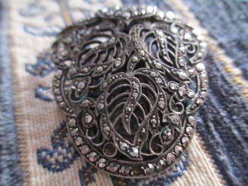 LARGE VINTAGE STERLING SILVER AND MARCASITE BROOCH 11.5 GRAMS