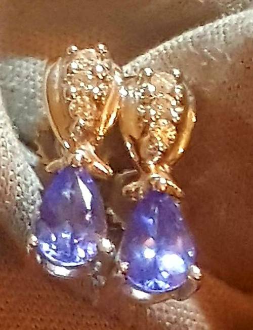 1 ct Tanzanite and diamond earings set in 18 ct white gold. Please read description.