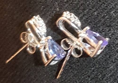 1 ct Tanzanite and diamond earings set in 18 ct white gold. Please read description.