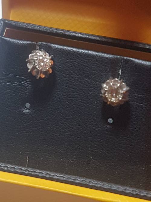 Diamond earings in solid 9 ct gold. Please read description