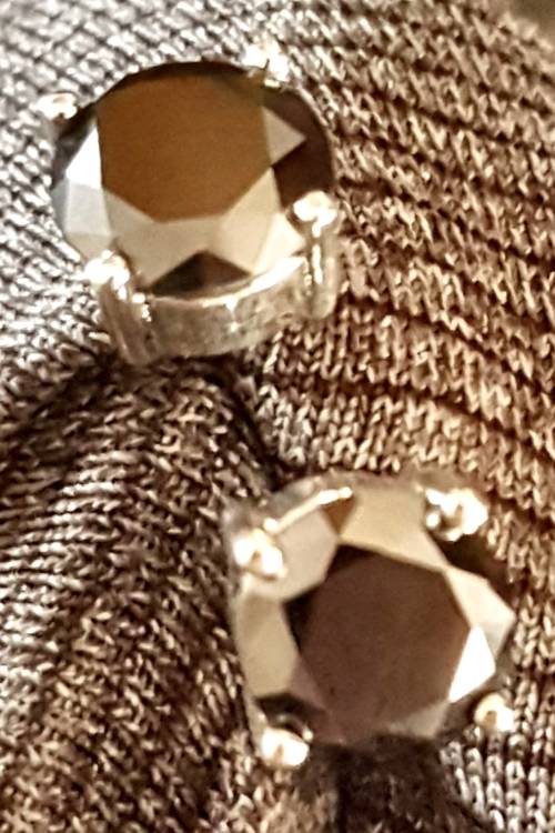 Stunning 4.8 ct black diamond earings. R60 000 ERV