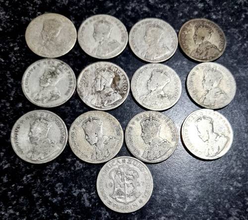 13 x SA UNION 2 SHILLINGS. 1923 -1934 Weight 140,3 grams silver